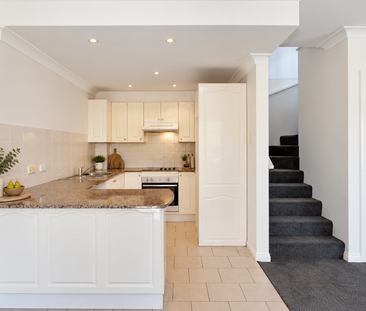 House with 3 bedrooms, 2 bathrooms & parking for 2 cars - Photo 5