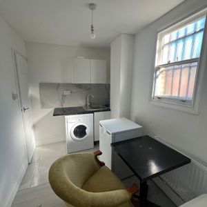 Studio Flat, Coombe Lane, SW20 - Photo 2