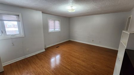 For Lease - 5048 Willowood Drive, Mississauga, Ontario - Photo 3