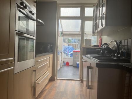 1 bedroom semi-detached house to rent - Photo 4