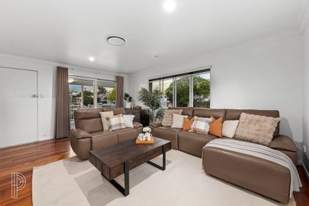 Modern Split-Level Family Home in Prime Mount Gravatt East Location - Photo 4