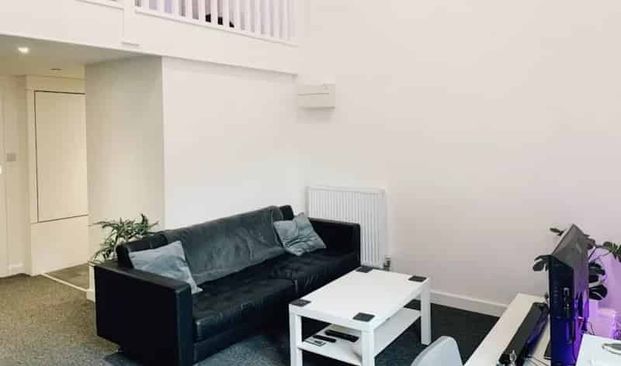 Platinum Studio - Photo 1