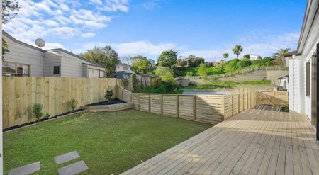 Modern Corner Home – Water, Gas & Internet Incl - Photo 4