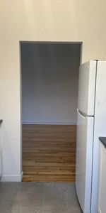 DISPONIBLE MAINTENANT, GRAND 4 1/2 À LOUER, CÔTE-DES-NEIGES - Photo 3