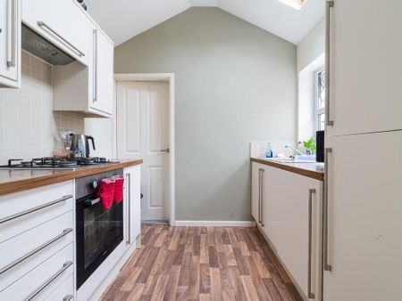 3 bedroom flat to rent - Photo 5