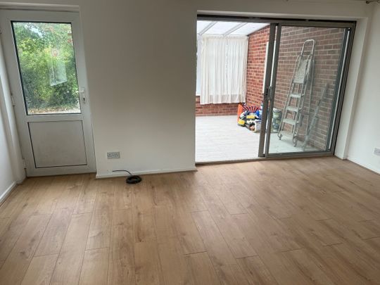 3 Bed End Terrace, Woodgreen Walk, LE4 - Photo 1