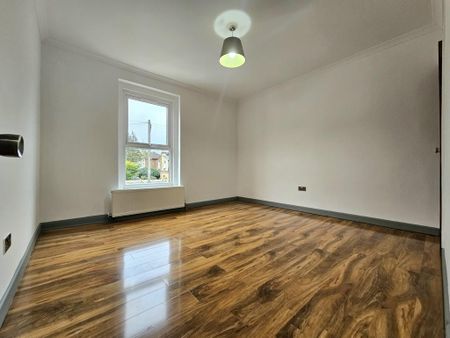 3 bedroom end of terrace house to rent - Photo 5