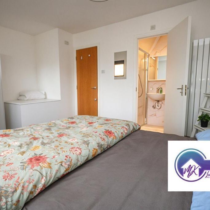 1 bedroom in a flat share to rent - Photo 1