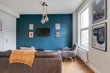 2 Bed Flat, College Place, NW1 - Photo 2