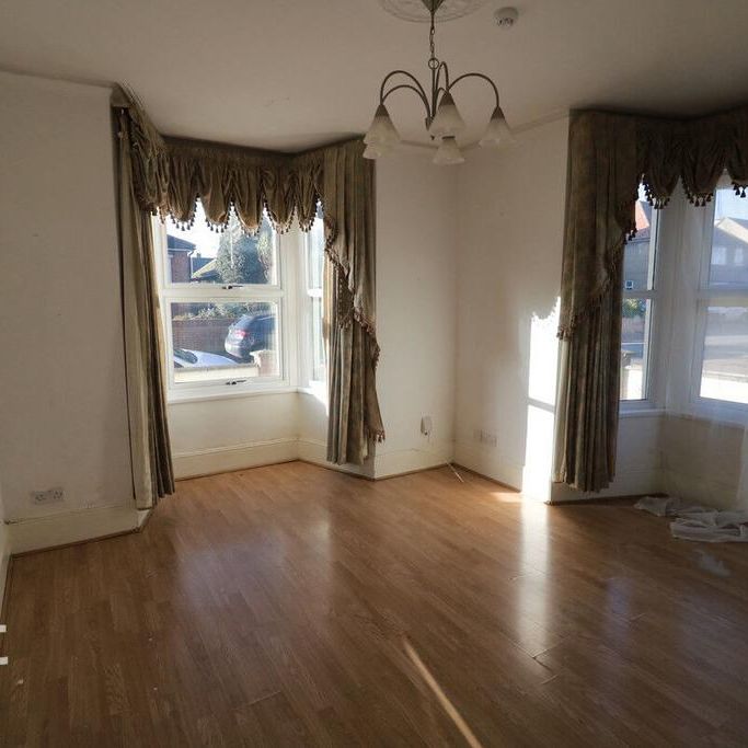 1 bedroom in a house share to rent - Photo 1