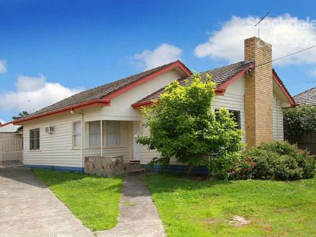 “ROOMING HOUSE - Room 1 - Unfurnished Room” - Photo 2