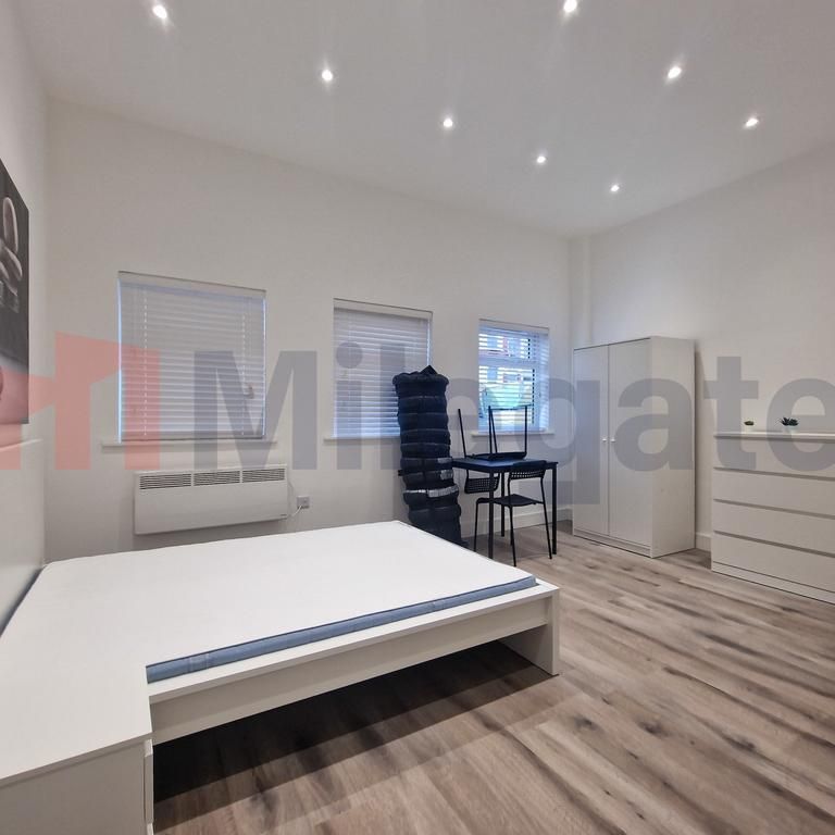 1 bedroom in a house share to rent - Photo 1