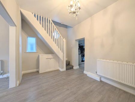 3 bedroom semi-detached house to rent - Photo 2