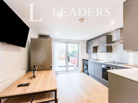 Modern Comteporary professional room in Bury St Edmunds - Photo 5