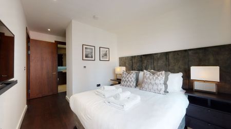 Charles Clowes Walk, Nine Elms, SW11 7AG, London - Photo 4