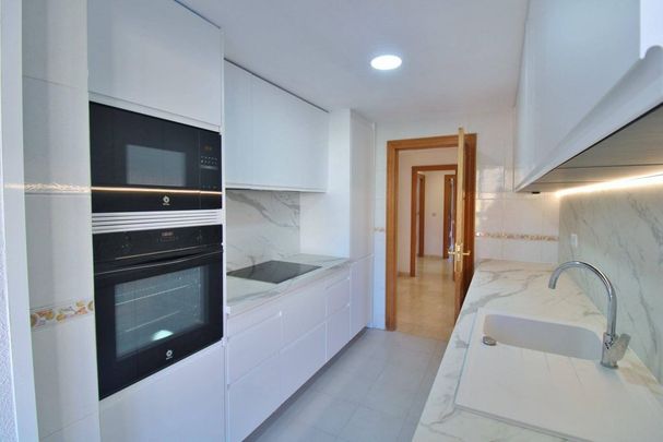 4 room luxury Flat for rent in Alicante, Valencia - Photo 1