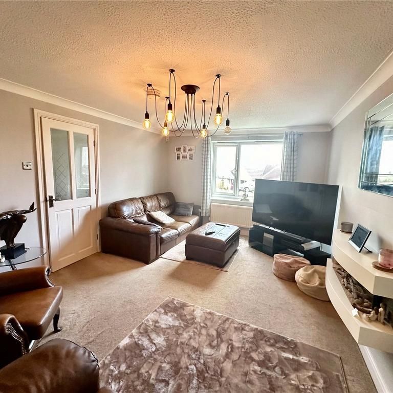 4 bedroom detached house to rent - Photo 1