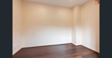 Brand new 4 Bedroom House in Warradale between Sea and City - Photo 2