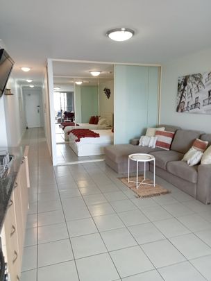 Experience Comfort and Convenience in a Beautiful Coastal Town - Photo 1