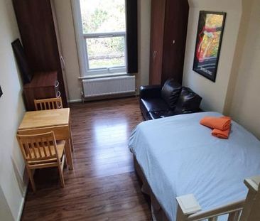 Studio to rent - Photo 3