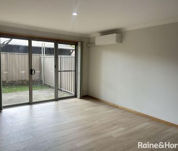 Modern 3 Bedroom Townhouse! - Photo 1