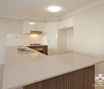 Spacious Townhouse - Photo 5