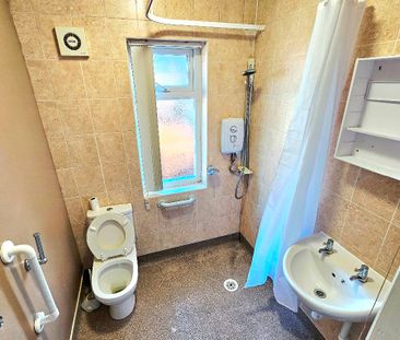 Hollinhall Street, Greenacres, Oldham, OL4 - Photo 3