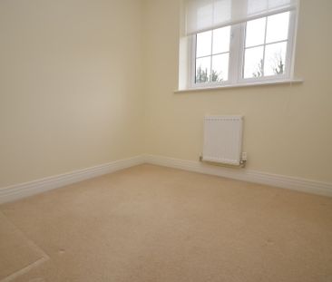 3 bedroom mid terraced house to rent, - Photo 4