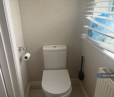 3 bedroom terraced house to rent - Photo 6