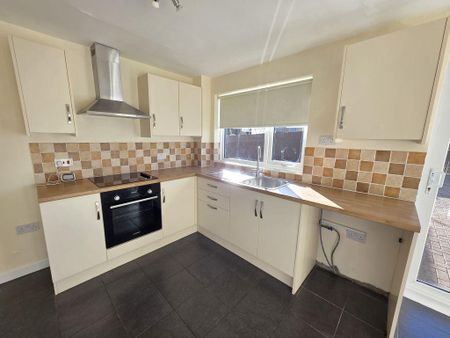 3 bedroom terraced house to rent - Photo 5