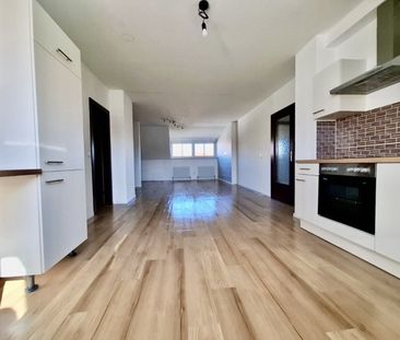 Modernisierte Dachgeschoß-Wohnung mit Küche in Knittelfeld - Photo 5