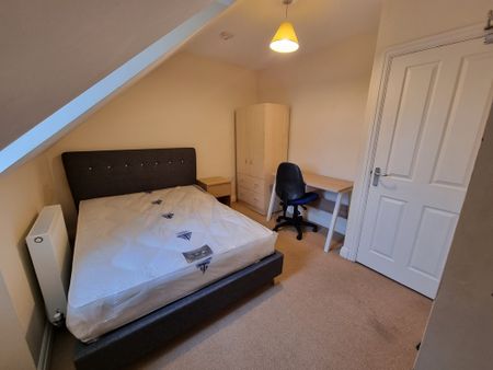 6 Bed Student Accommodation - Photo 5