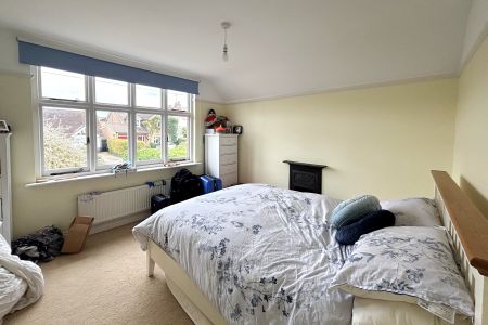 Horsell Rise, Woking - 4 bedrooms Property for lettings - Seymours - Photo 5