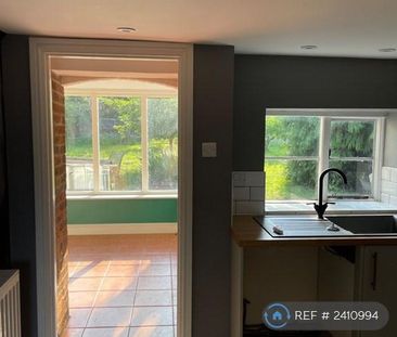 3 bedroom semi-detached house to rent - Photo 3