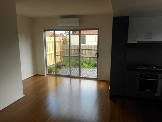 Light & Bright Two Bedroom Townhouse - Photo 1