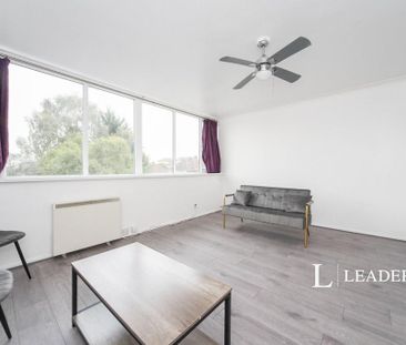 Studio to rent - Photo 2