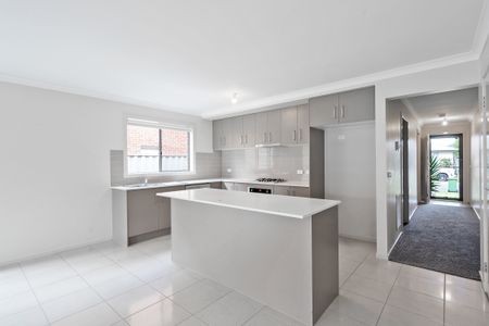 10 Isabel Street, Pakenham VIC 3810 - House For Rent | Domain - Photo 5