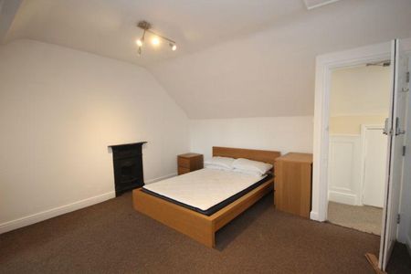 3 bedroom terraced house to rent - Photo 3