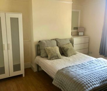 6 Bed Terraced House, Pomona Street, S11 - Photo 1