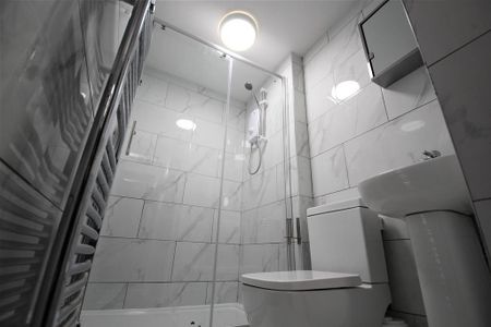 1 bedroom in a house share to rent - Photo 4