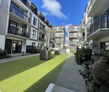 Walking distance to Wellington Hospital - Photo 1