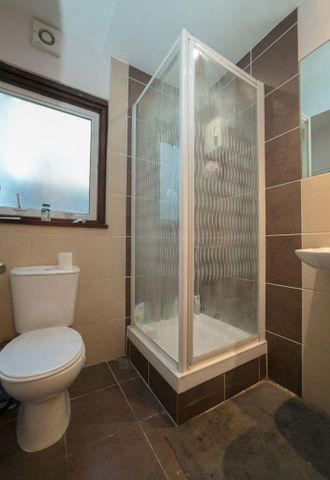 5 bedroom flat share to rent - Photo 4