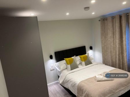 1 bedroom in a house share to rent - Photo 5