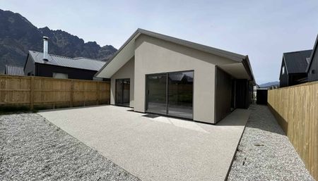 Four Bedrooms in Hanleys - Photo 2