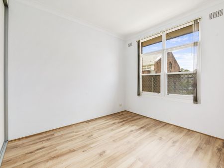 Apartment in the heart of Bexley - Photo 2