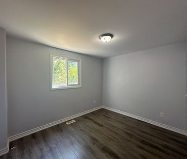 For Lease - 427 Adelaide Avenue, Oshawa, Ontario - Photo 4