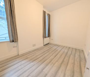 Newly Renovated 1 Bed Flat - Photo 6