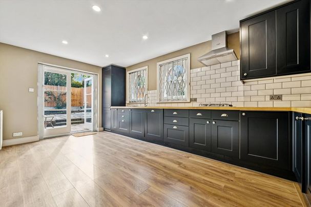 5 bedroom terraced house to rent - Photo 1