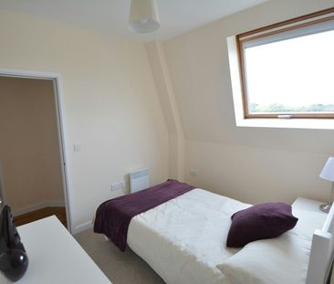 Flat to rent on - Photo 2