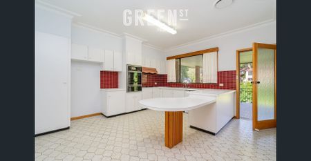 Spacious Family Living in Peaceful New Lambton Heights - Photo 4